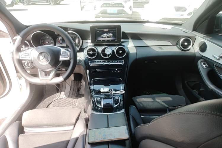 Used Mercedes-Benz C-Class 2018 C 200 Sport Edition Center Console