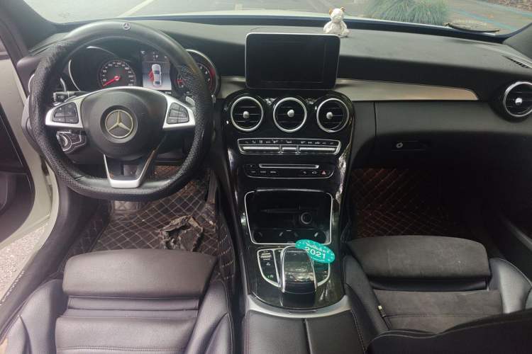Used Mercedes-Benz C-Class 2018 C 200 Sport Edition Center Console