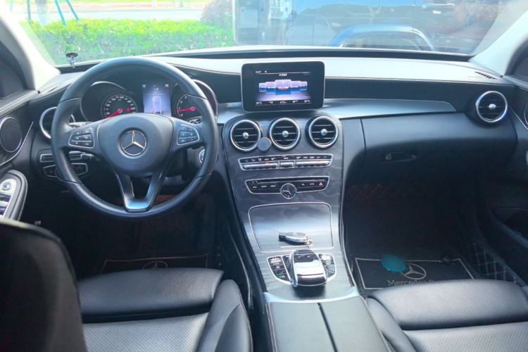 Used Mercedes-Benz C-Class 2018 C 180 L Fashion Edition Sport Version Center Console