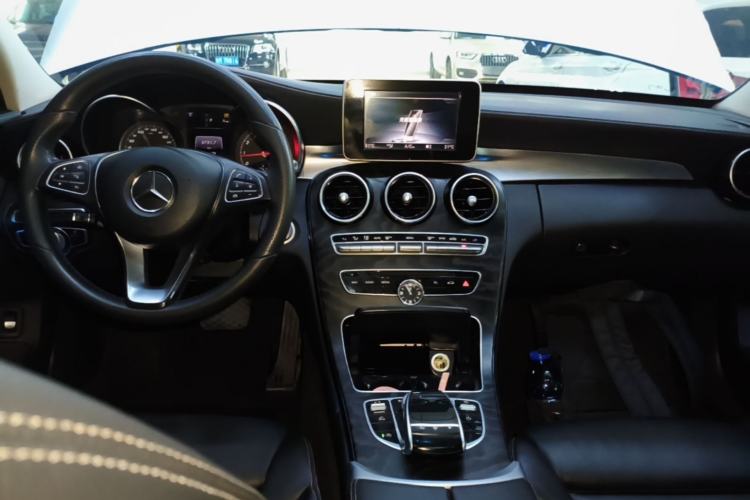 Used Mercedes-Benz C-Class 2018 C 180 L Fashion Edition Sport Version Center Console