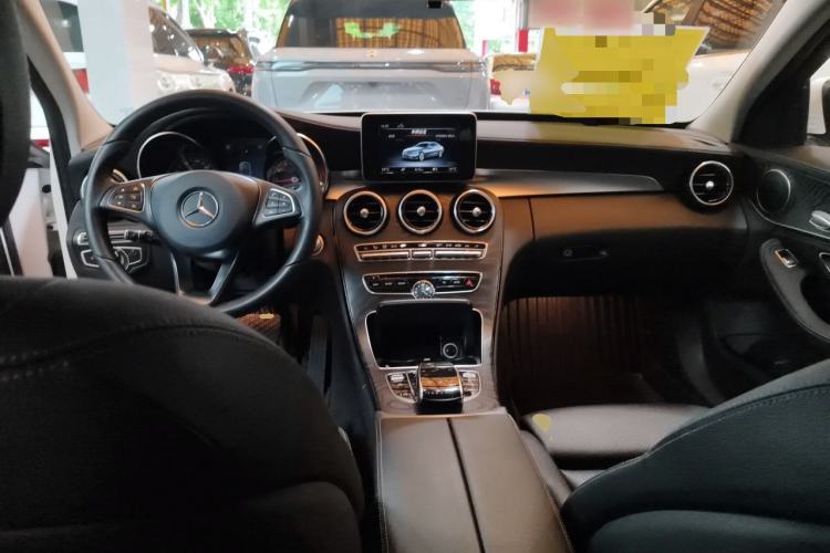 Used Mercedes-Benz C-Class 2018 C 180 L Fashion Edition Sport Version Center Console