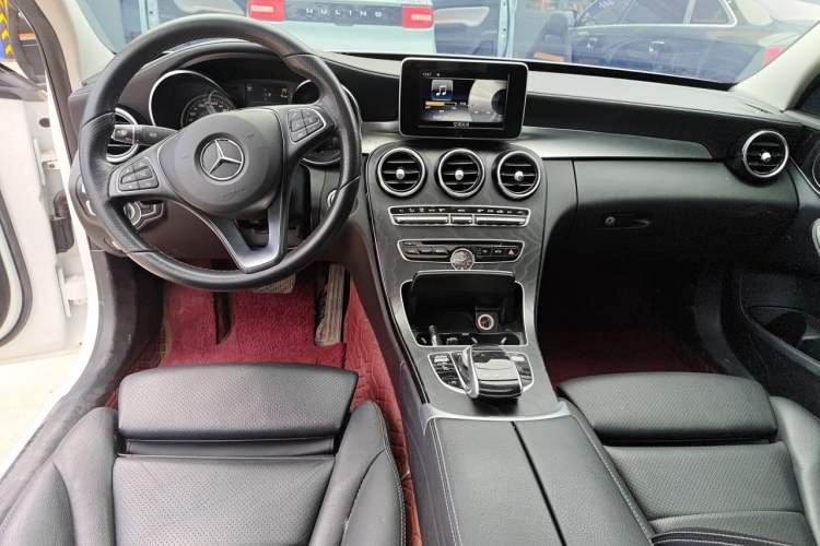Used Mercedes-Benz C-Class 2018 C 180 L Fashion Edition Sport Version Center Console