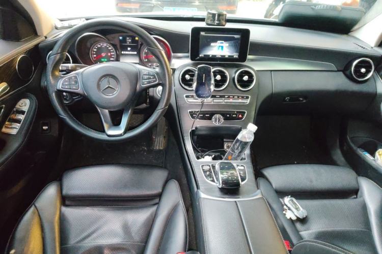 Used Mercedes-Benz C-Class 2018 C 180 L Fashion Edition Sport Version Center Console