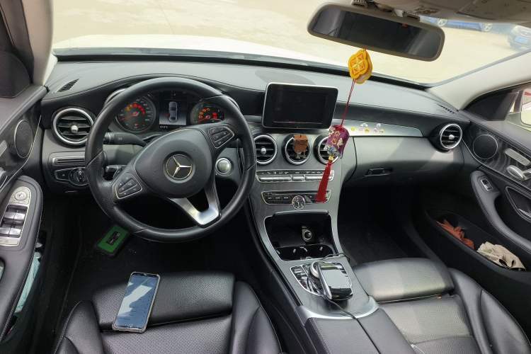 Used Mercedes-Benz C-Class 2018 C 200 L Sport Edition Center Console