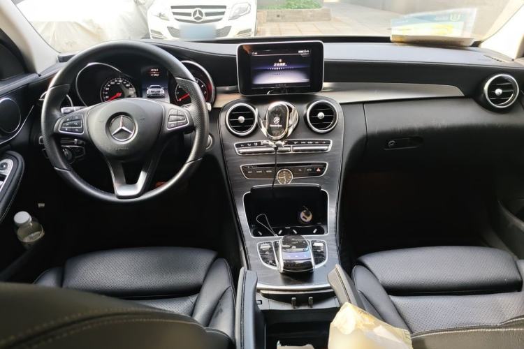 Used Mercedes-Benz C-Class 2018 C 200 Sport Edition Center Console