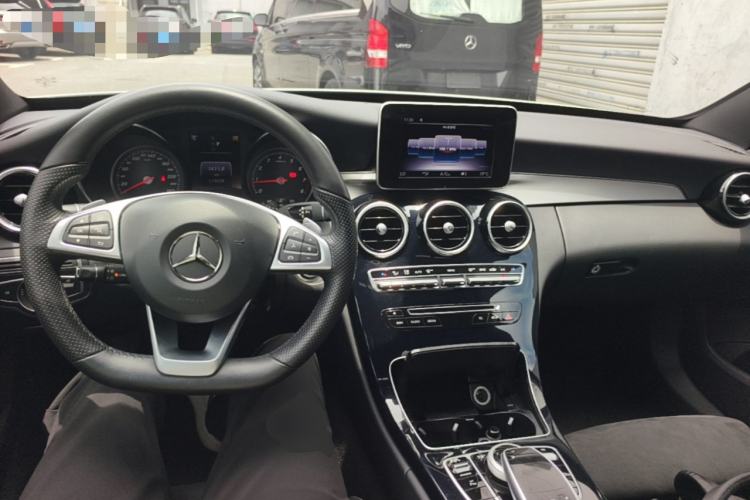 Used Mercedes-Benz C-Class 2018 C 200 Sport Edition Center Console