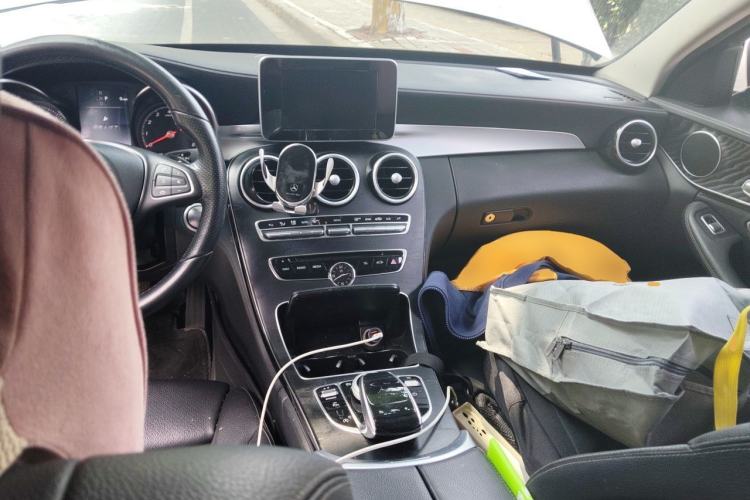 Used Mercedes-Benz C-Class 2018 C 180 L Fashion Edition Sport Version Center Console