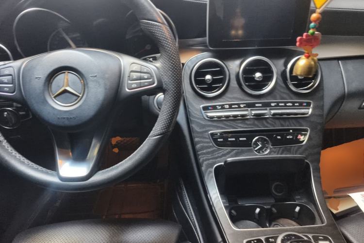 Used Mercedes-Benz C-Class 2018 C 180 L Fashion Edition Sport Version Center Console