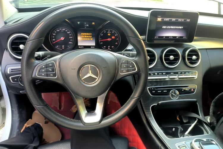 Used Mercedes-Benz C-Class 2018 C 180 L Fashion Edition Sport Version Center Console