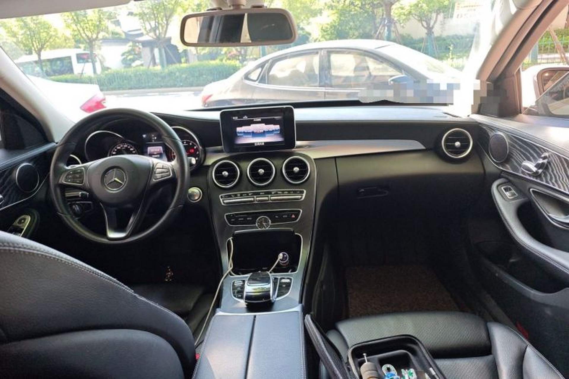Used Mercedes-Benz C-Class 2018 C 180 L Fashion Edition Sport Version Center Console