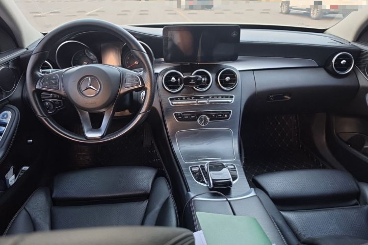 Used Mercedes-Benz C-Class 2018 C 180 L Fashion Edition Sport Version Center Console