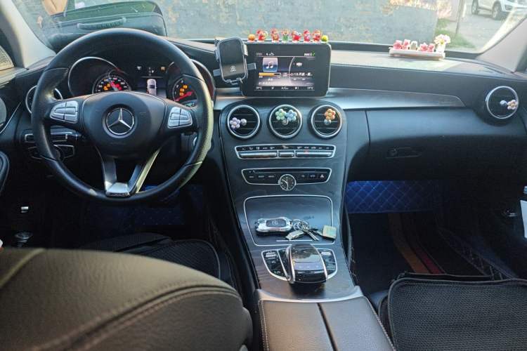 Used Mercedes-Benz C-Class 2018 C 200 L Sport Edition Center Console