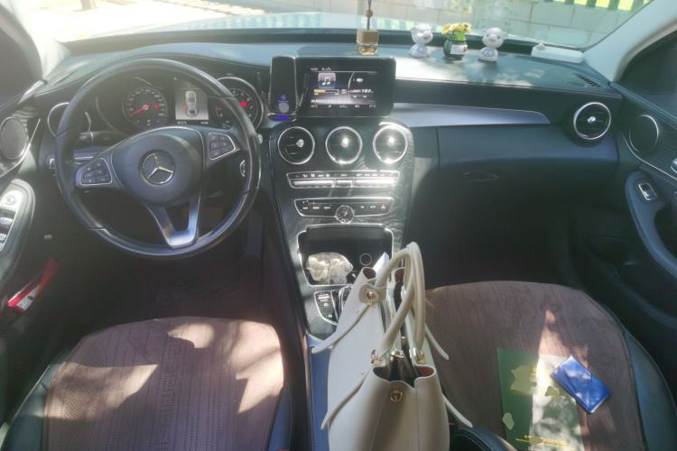 Used Mercedes-Benz C-Class 2018 C 180 L Fashion Edition Sport Version Center Console