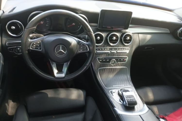 Used Mercedes-Benz C-Class 2018 C 180 L Fashion Edition Sport Version Center Console