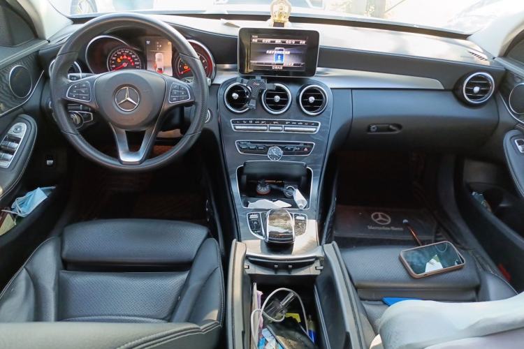 Used Mercedes-Benz C-Class 2018 C 180 L Fashion Edition Sport Version Center Console
