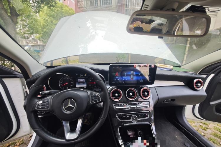 Used Mercedes-Benz C-Class 2018 C 180 L Fashion Edition Sport Version Center Console