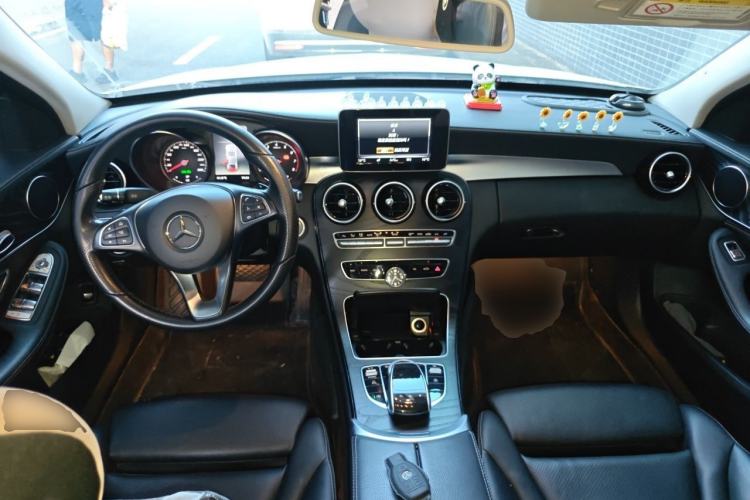 Used Mercedes-Benz C-Class 2018 C 180 L Fashion Edition Sport Version Center Console