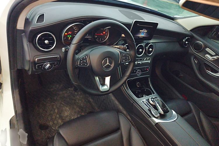 Used Mercedes-Benz C-Class 2018 C 200 L Sport Edition Center Console