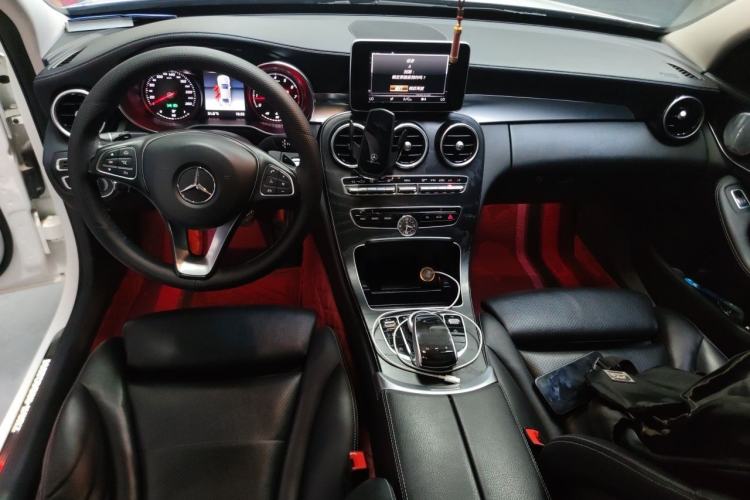 Used Mercedes-Benz C-Class 2018 C 200 L Sport Edition Center Console
