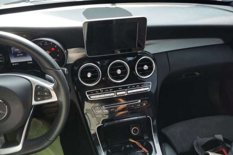 Used Mercedes-Benz C-Class 2018 C 200 Sport Edition Center Console