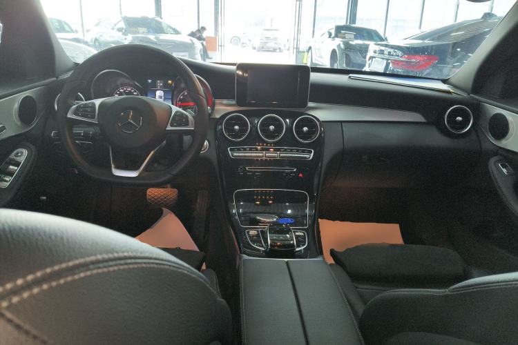 Used Mercedes-Benz C-Class 2018 C 200 Sport Edition Center Console