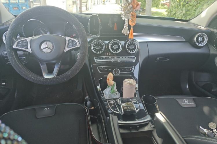 Used Mercedes-Benz C-Class 2018 C 180 L Fashion Edition Sport Version Center Console