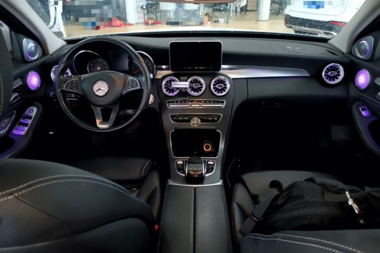 Used Mercedes-Benz C-Class 2018 C 180 L Fashion Edition Sport Version Center Console