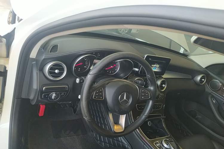 Used Mercedes-Benz C-Class 2018 C 200 L Center Console