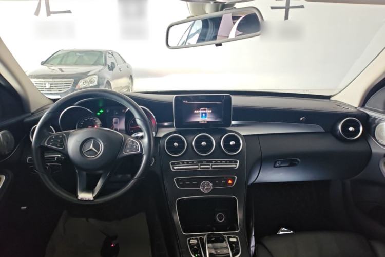 Used Mercedes-Benz C-Class 2018 C 180 L Fashion Edition Sport Version Center Console