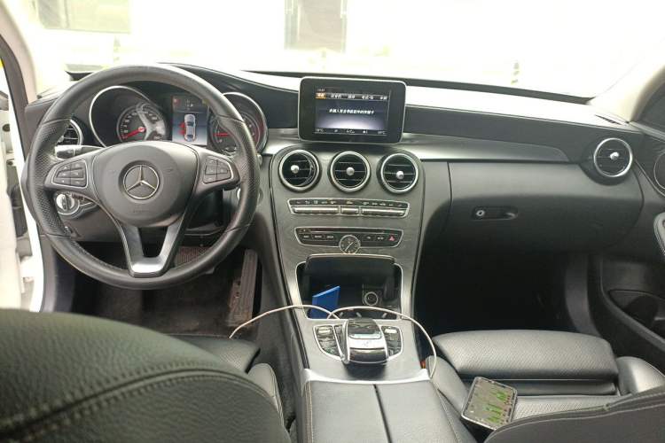 Used Mercedes-Benz C-Class 2018 C 180 L Fashion Edition Sport Version Center Console