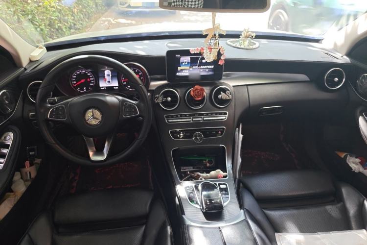 Used Mercedes-Benz C-Class 2018 C 180 L Fashion Edition Sport Version Center Console