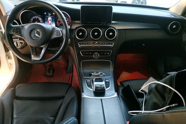 Used Mercedes-Benz C-Class 2018 C 180 L Fashion Edition Sport Version Center Console