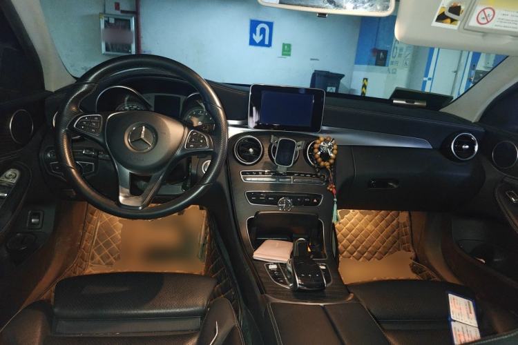 Used Mercedes-Benz C-Class 2018 C 180 L Fashion Edition Sport Version Center Console