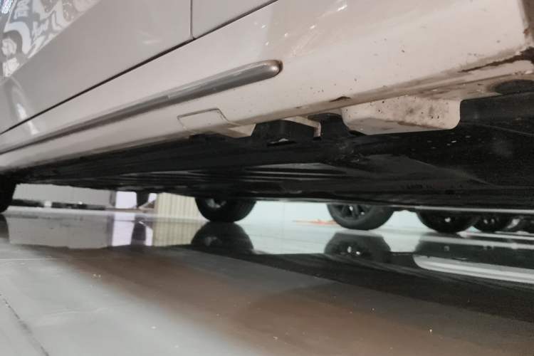 Used Mercedes-Benz C-Class 2018 C 180 L Fashion Edition Sport Version Chassis Front Right