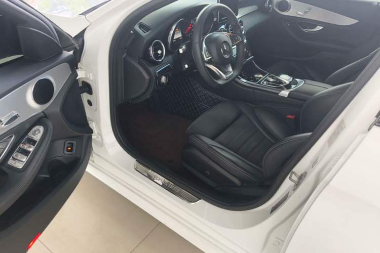 Used Mercedes-Benz C-Class 2018 C 200 Sport Edition Driver Seat
