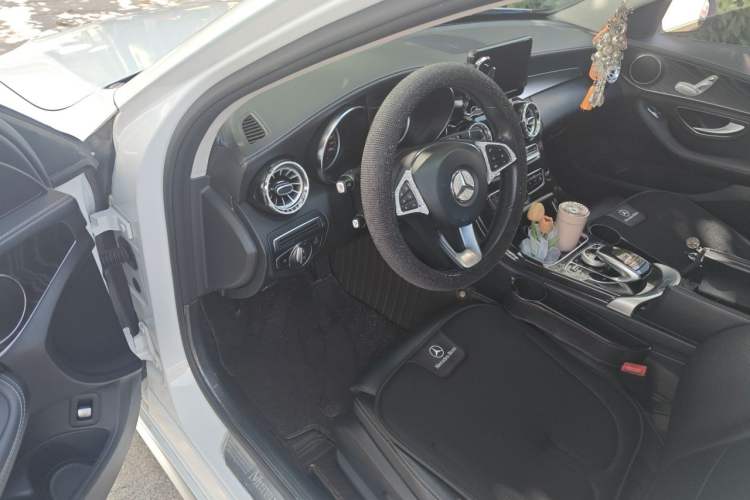 Used Mercedes-Benz C-Class 2018 C 180 L Fashion Edition Sport Version Driver Seat