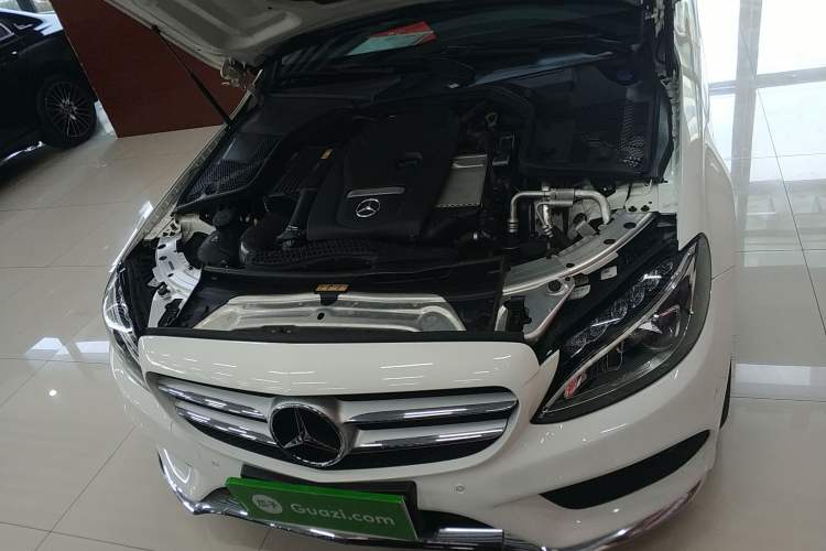 Used Mercedes-Benz C-Class 2018 C 200 Estate Engine Bay