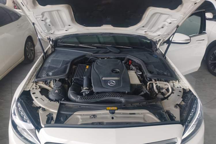 Used Mercedes-Benz C-Class 2018 C 180 L Fashion Edition Sport Version Engine Bay