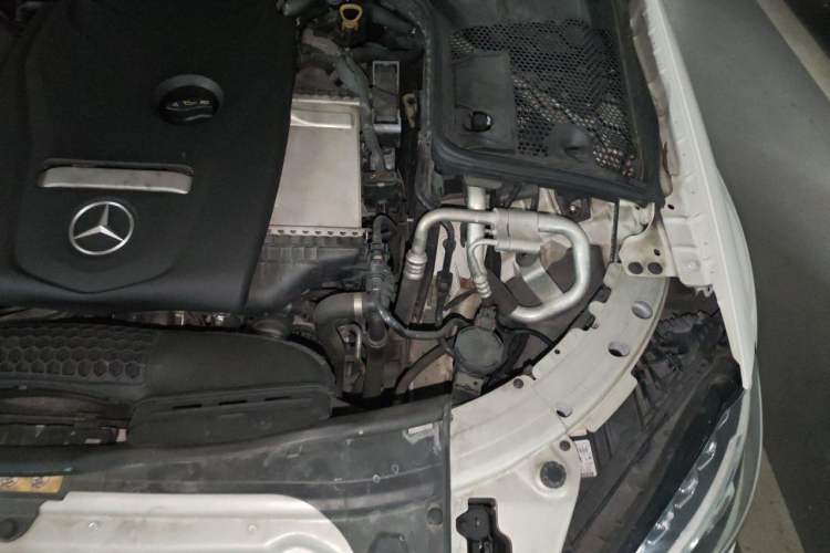 Used Mercedes-Benz C-Class 2018 C 200 Estate Engine Bay Left