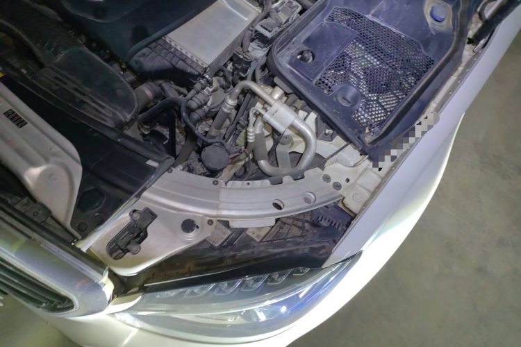 Used Mercedes-Benz C-Class 2018 C 200 L Engine Bay Left