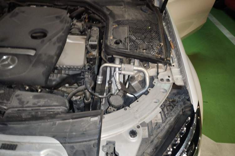 Used Mercedes-Benz C-Class 2018 C 200 L Sport Edition Engine Bay Left