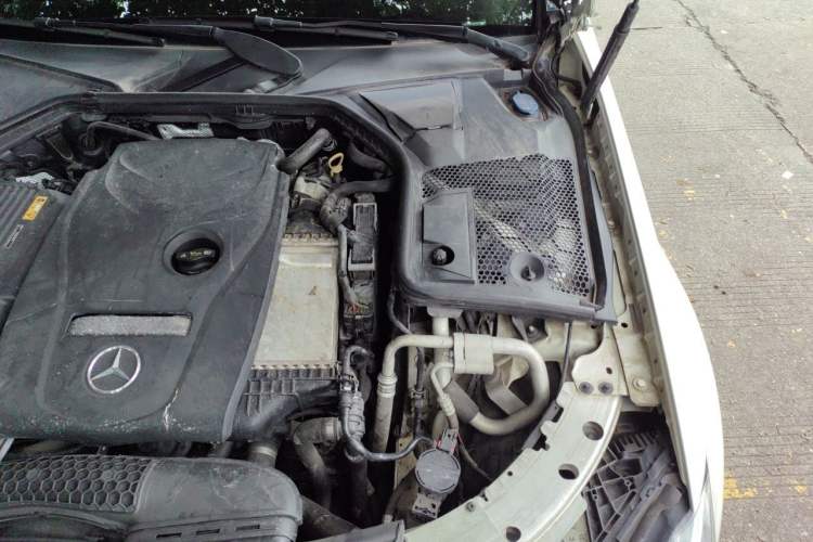 Used Mercedes-Benz C-Class 2018 C 200 Estate Engine Bay Left