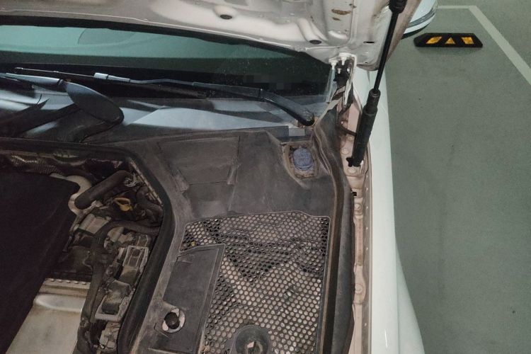 Used Mercedes-Benz C-Class 2018 C 200 L Sport Edition Engine Bay Left