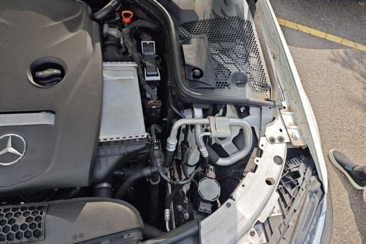 Used Mercedes-Benz C-Class 2018 C 180 L Fashion Edition Sport Version Engine Bay Left