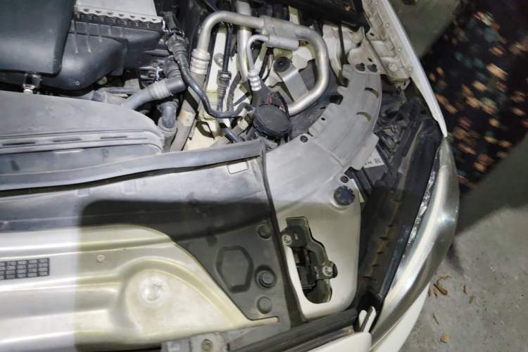 Used Mercedes-Benz C-Class 2018 C 200 L Sport Edition Engine Bay Left