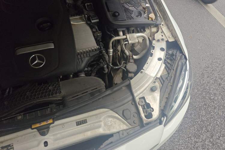 Used Mercedes-Benz C-Class 2018 C 200 Sport Edition Engine Bay Left