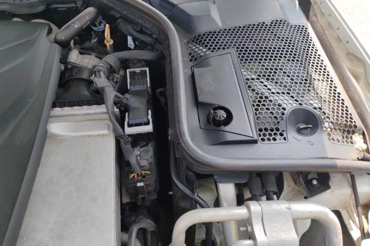Used Mercedes-Benz C-Class 2018 C 200 Sport Edition Engine Bay Left