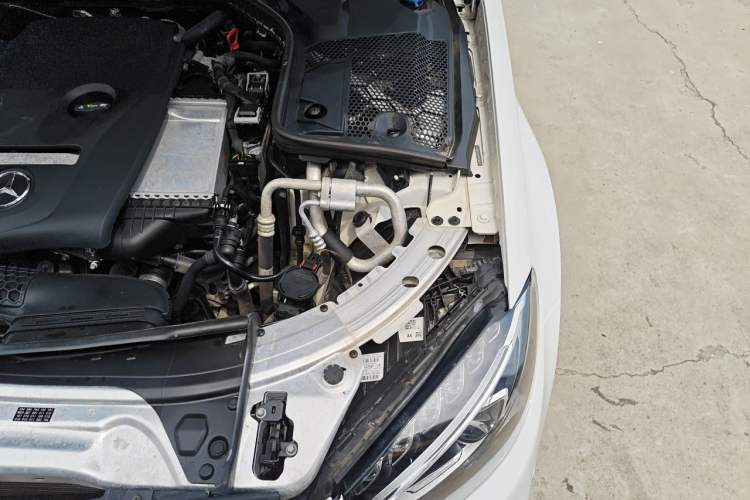 Used Mercedes-Benz C-Class 2018 C 180 L Fashion Edition Sport Version Engine Bay Left