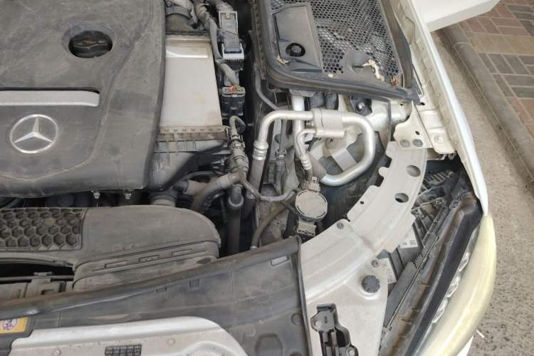 Used Mercedes-Benz C-Class 2018 C 200 L Sport Edition Engine Bay Left