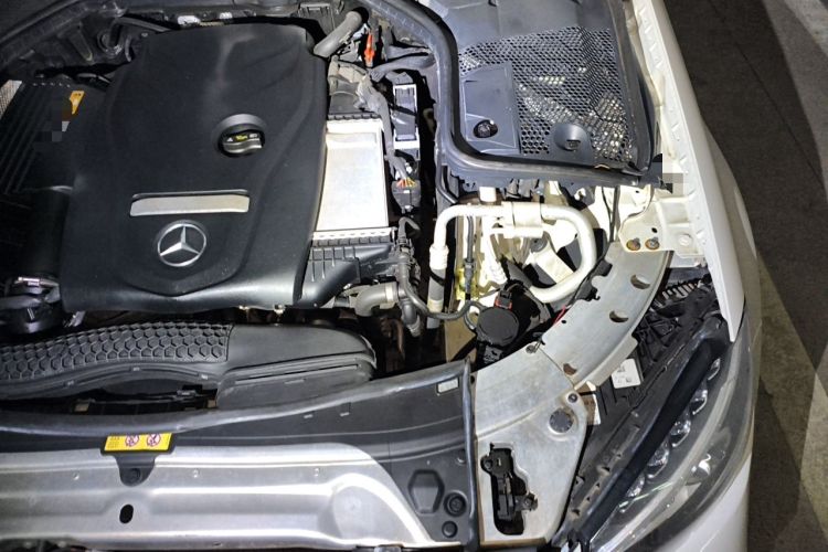 Used Mercedes-Benz C-Class 2018 C 180 station wagon Engine Bay Left